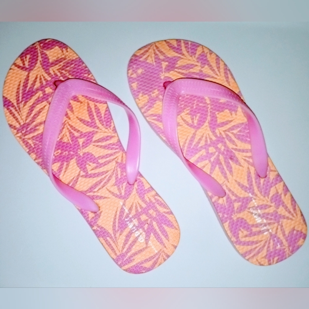 Old Navy Patterned Flip-Flop Sandals for Girls (Partially Plant-Based) Size 5/6 - Picture 2 of 6